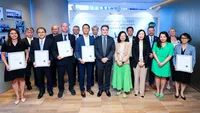 Cathay Director Customer Travel Erica Peng (front row, third from right), Cathay Director Cargo Tom Owen (front row, fifth from right), Cathay General Manager Group Sustainability Grace Cheung (front row, fourth from right) and Corporate SAF Programme partners celebrate the shared commitment in SAF usage.